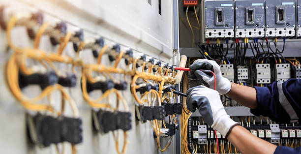 Professional Electrician technician working in Leesburg, OH